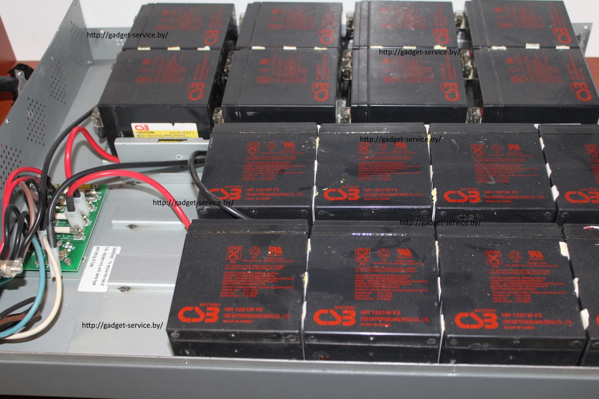 фото замена аккумуляторных батарей в ИБП